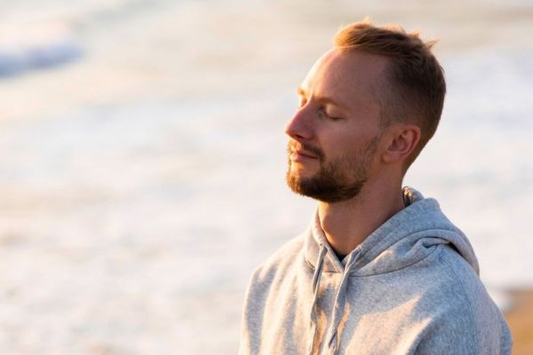 L'attenzione meditativa può aiutarci a rallentare il tempo