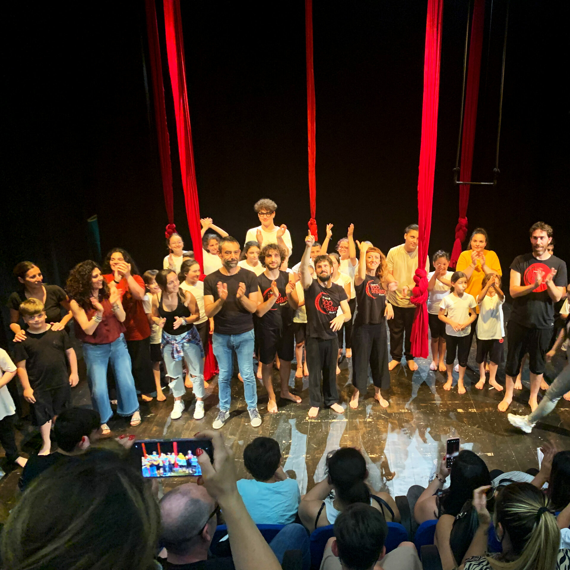 Allenarsi alla bellezza - Foto di gruppo a teatro