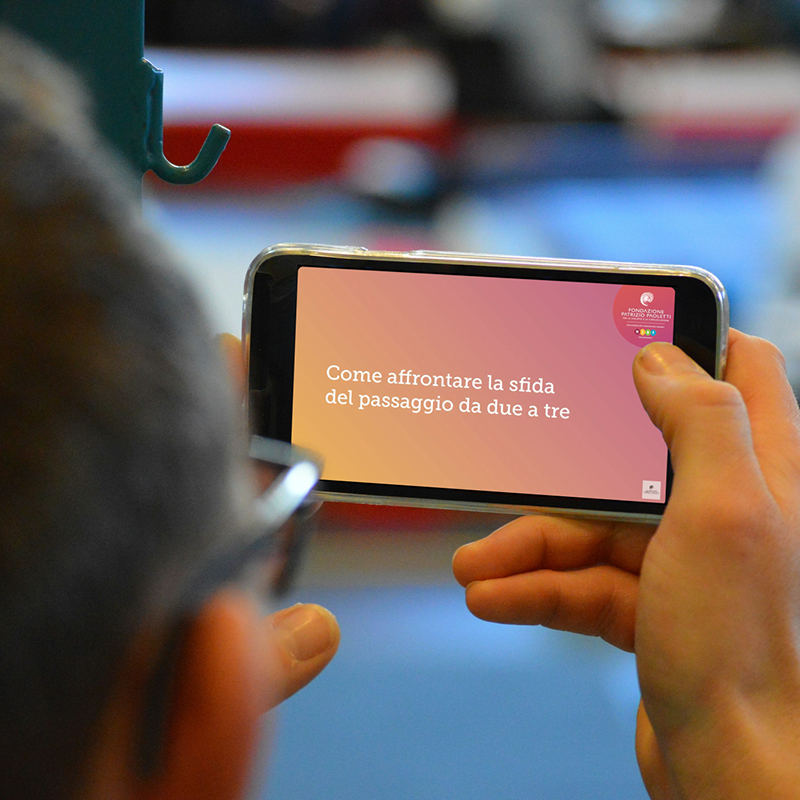 Mockup della video lezione su schermo