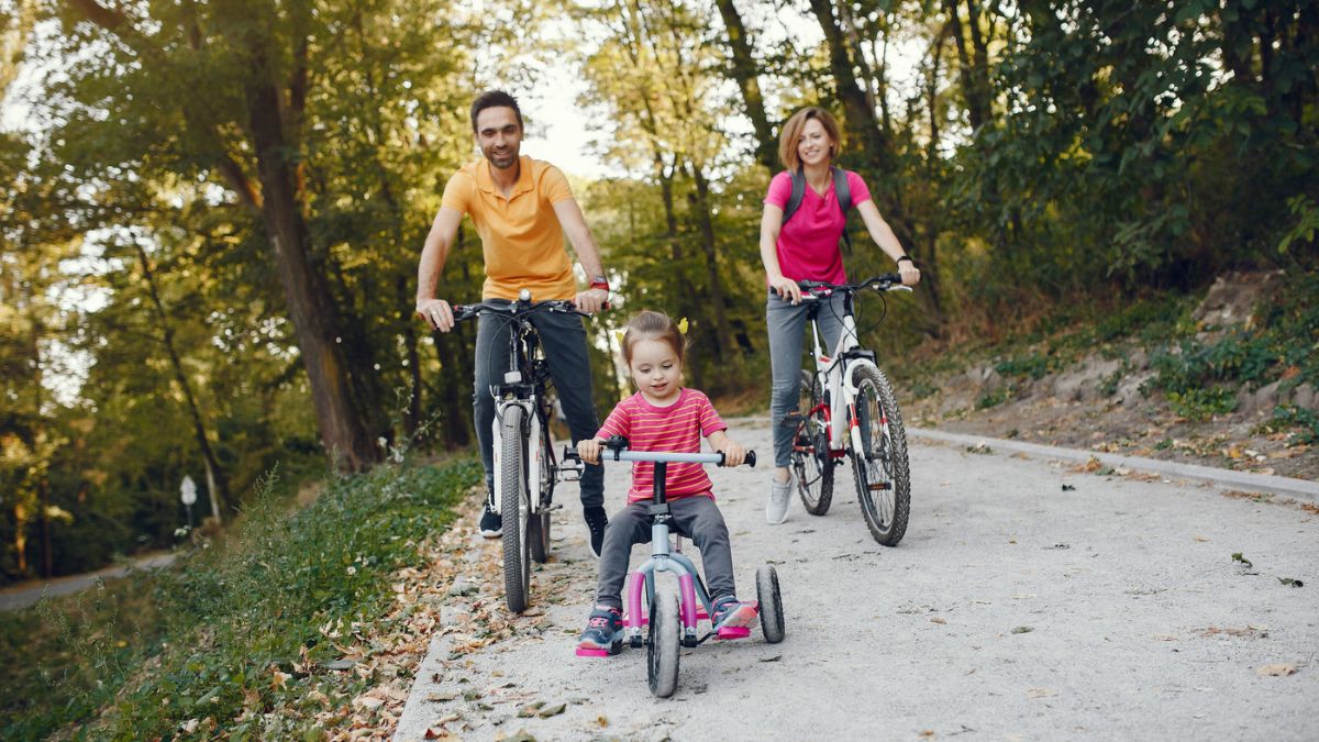 Famiglia in bicicletta
