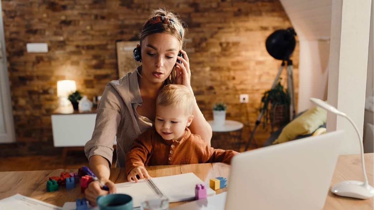 mamma multitasking