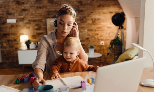 mamma multitasking