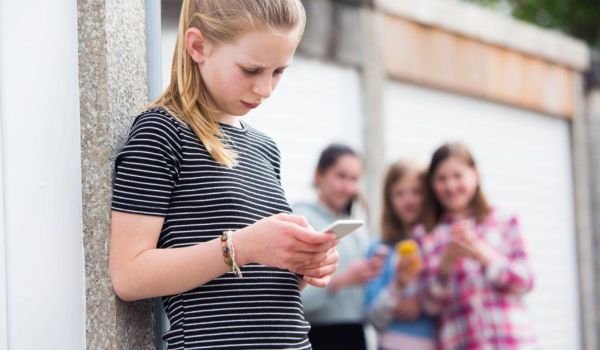Adolescenza, social media e autostima