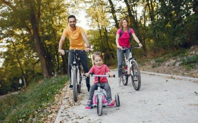 Famiglia in bicicletta