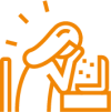 Immagine che rappresenta una donna triste davanti al pc